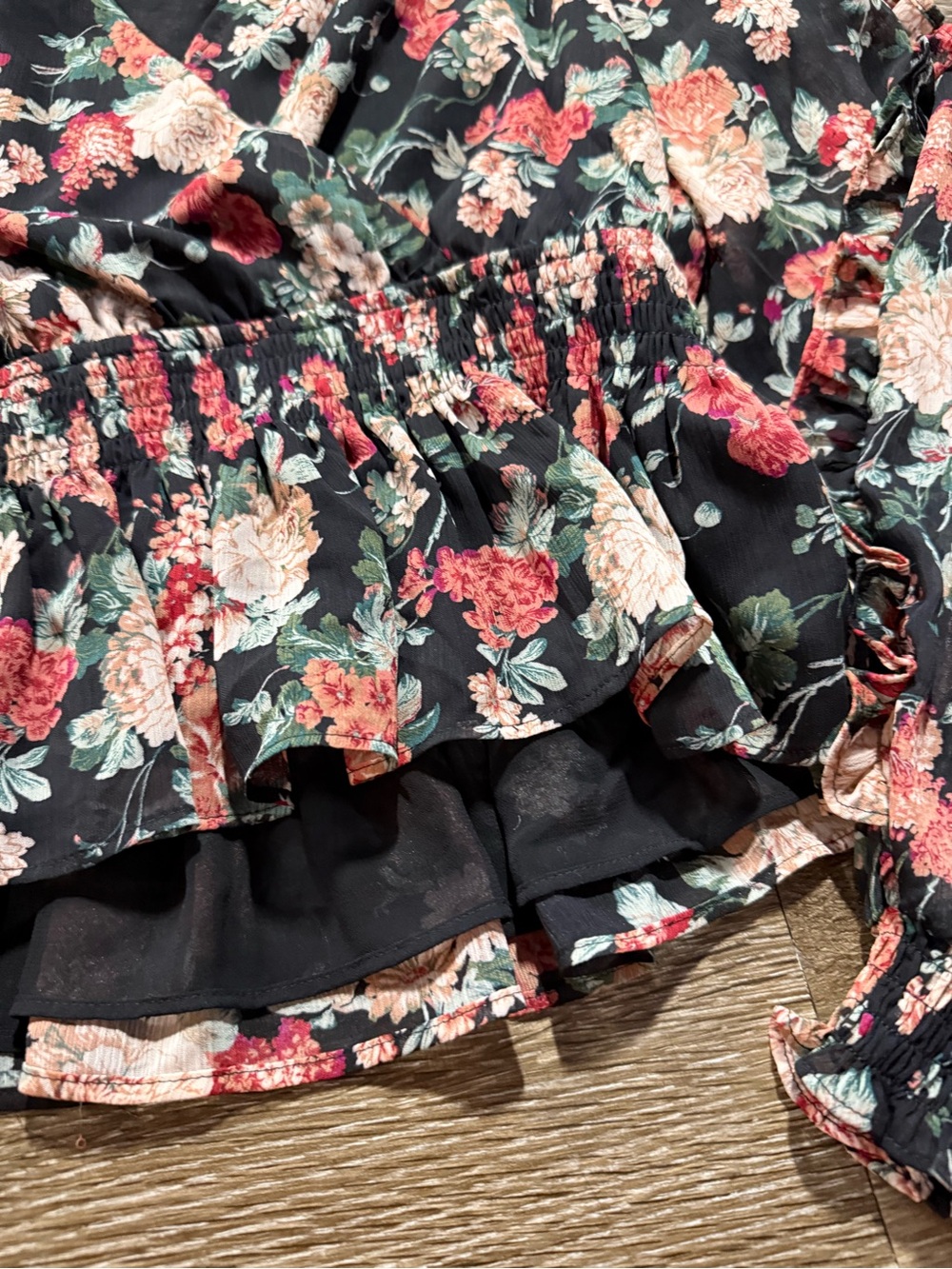 Express Ruffle Detail Floral Blouse - Picture 5 of 6